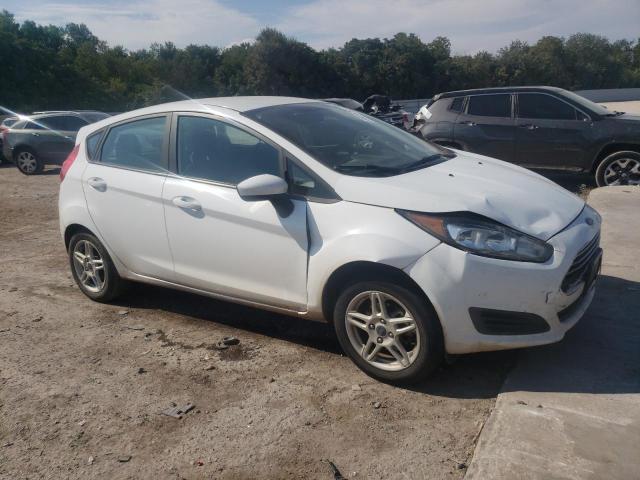 3FADP4EJ0HM113113 - 2017 FORD FIESTA SE WHITE photo 4