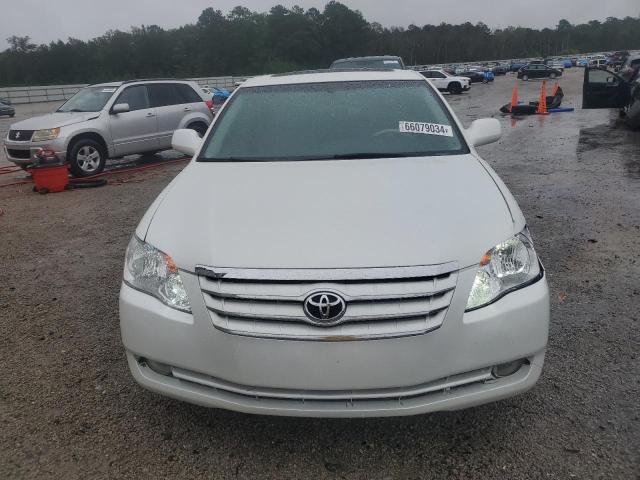 4T1BK36B36U075723 - 2006 TOYOTA AVALON XL WHITE photo 5