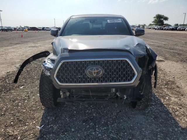 3TMCZ5ANXJM165742 - 2018 TOYOTA TACOMA DOUBLE CAB GRAY photo 5