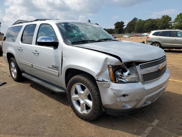 1GNSCHE03BR370484 - 2011 CHEVROLET SUBURBAN C1500  LS SILVER photo 4