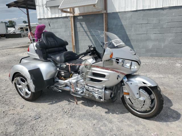 1HFSC47075A412159 - 2005 HONDA GL1800 SILVER photo 9