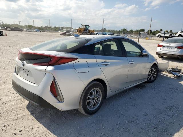 JTDKARFP1J3076471 - 2018 TOYOTA PRIUS PRIM 银色 照片 3