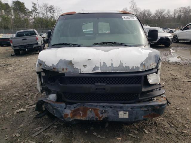 1GCFG15X441197482 - 2004 CHEVROLET EXPRESS G1 WHITE photo 5