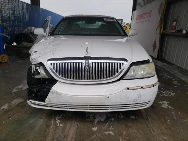 1LNHM81W13Y638171 - 2003 LINCOLN TOWN CAR EXECUTIVE WHITE photo 5