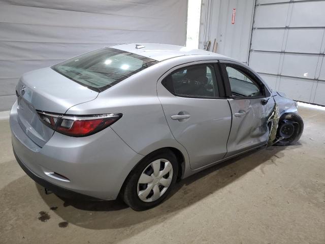 3MYDLBYV2KY518349 - 2019 TOYOTA YARIS L 银色 照片 3