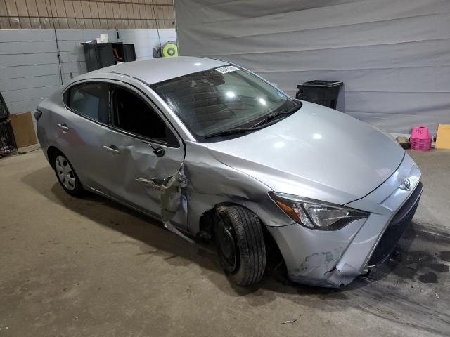 3MYDLBYV2KY518349 - 2019 TOYOTA YARIS L 银色 照片 4