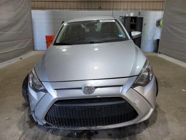 3MYDLBYV2KY518349 - 2019 TOYOTA YARIS L 银色 照片 5
