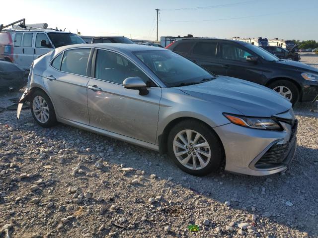 4T1C11AK3NU075139 - 2022 TOYOTA CAMRY LE SILVER photo 4