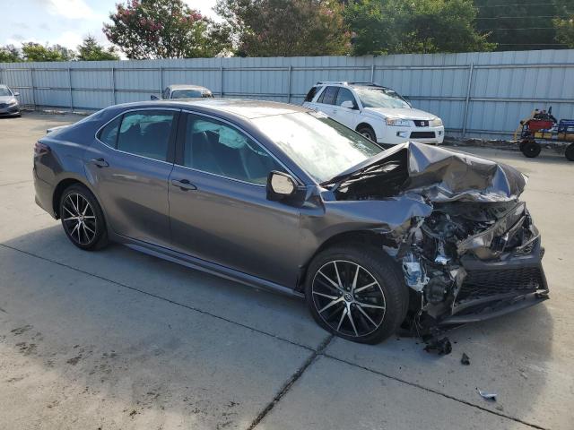 4T1G11AKXMU490944 - 2021 TOYOTA CAMRY SE TAN photo 4