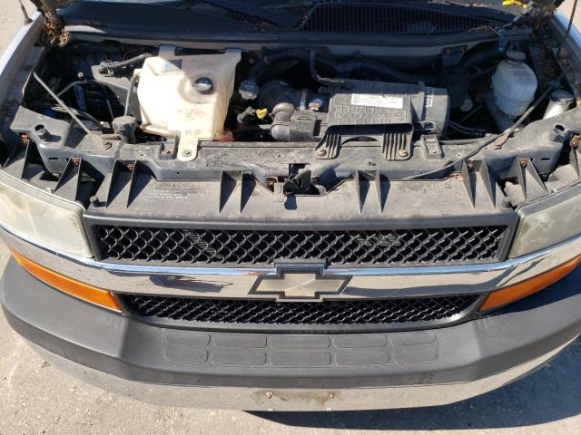 1GAHG39K581117298 - 2008 CHEVROLET EXPRESS G3 SILVER photo 12