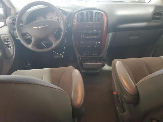 1C4GP45R65B388355 - 2005 CHRYSLER TOWN & COU 青色 照片 8