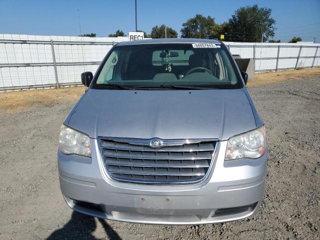 2A4RR4DE9AR108158 - 2010 CHRYSLER TOWN & COU LX SILVER photo 5