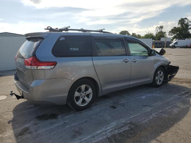 5TDKK3DC0DS304084 - 2013 TOYOTA SIENNA LE SILVER photo 3