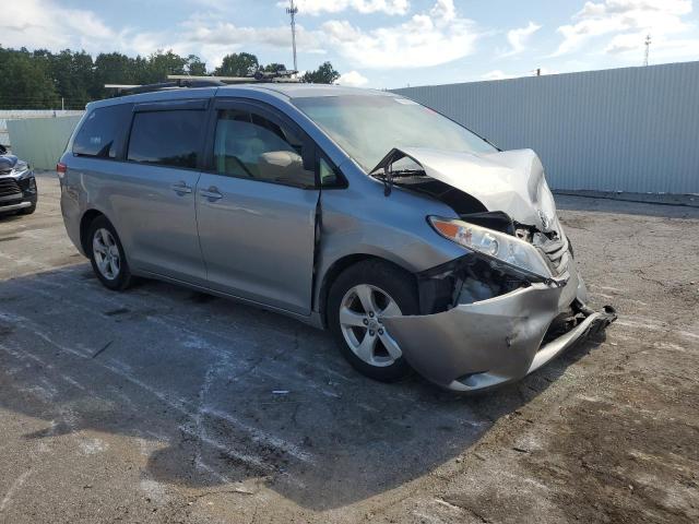 5TDKK3DC0DS304084 - 2013 TOYOTA SIENNA LE SILVER photo 4