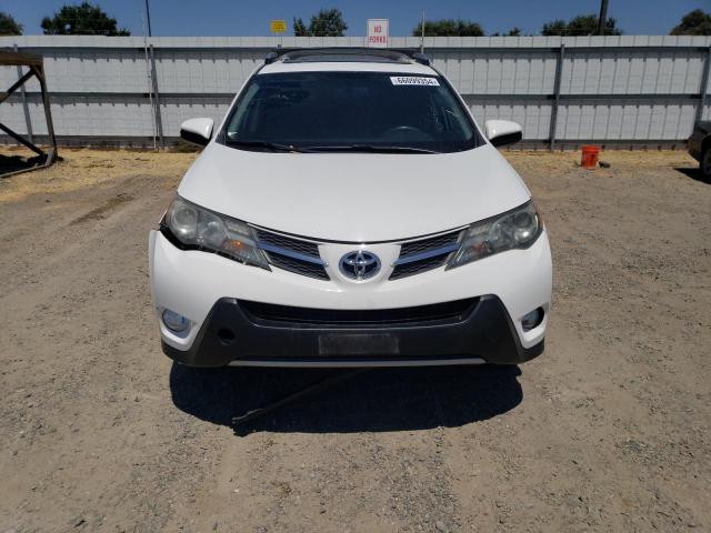 JTMRFREV7FD140272 - 2015 TOYOTA RAV4 XLE WHITE photo 5