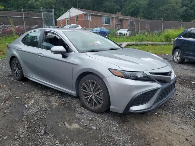 4T1G11AK7PU778229 - 2023 TOYOTA CAMRY SE NIGHT SHADE SILVER photo 4