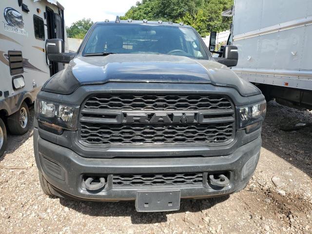 3C7WRNEL0RG203370 - 2024 RAM 5500 Schwarz Foto 5