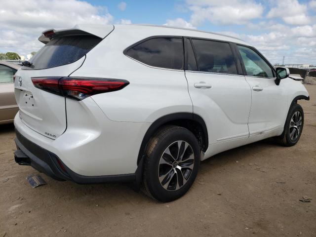 5TDGZRBH5NS587490 - 2022 TOYOTA HIGHLANDER XLE WHITE photo 3