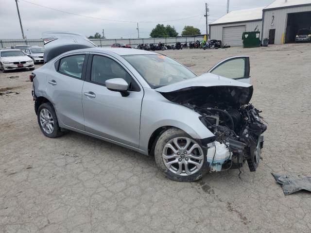 3MYDLBYV2JY312253 - 2018 TOYOTA YARIS IA GRAY photo 4