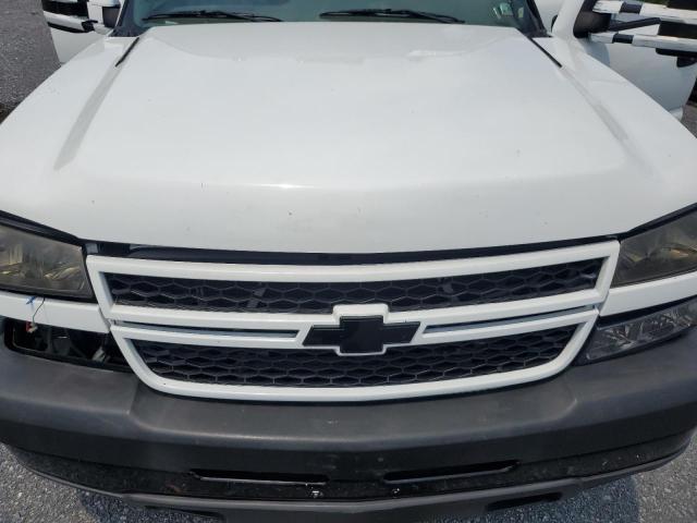 1GCHK33236F135989 - 2006 CHEVROLET SILVERADO K3500 WHITE photo 11