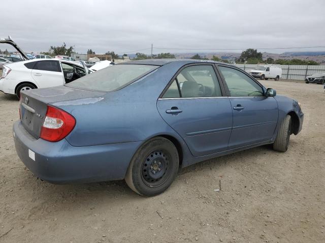 4T1BE32K52U541613 - 2002 TOYOTA CAMRY LE BLUE photo 3