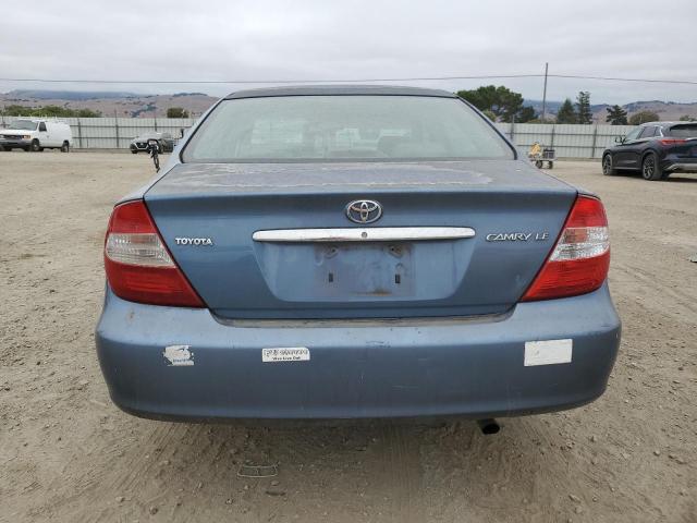 4T1BE32K52U541613 - 2002 TOYOTA CAMRY LE BLUE photo 6