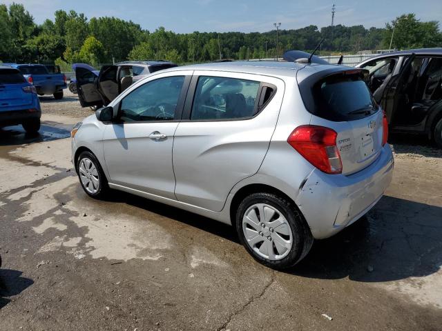 KL8CB6SA2JC478056 - 2018 CHEVROLET SPARK LS Gümüş fotoğraf 2