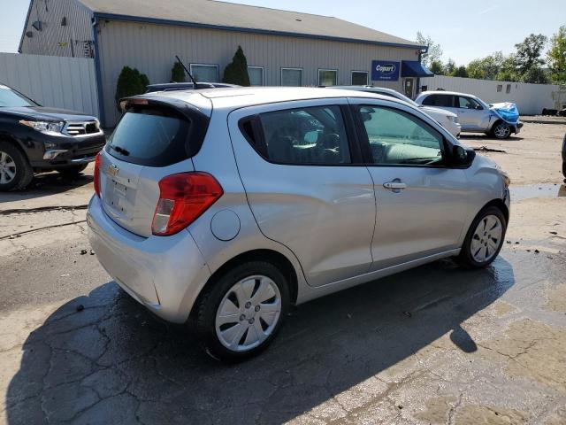 KL8CB6SA2JC478056 - 2018 CHEVROLET SPARK LS Gümüş fotoğraf 3