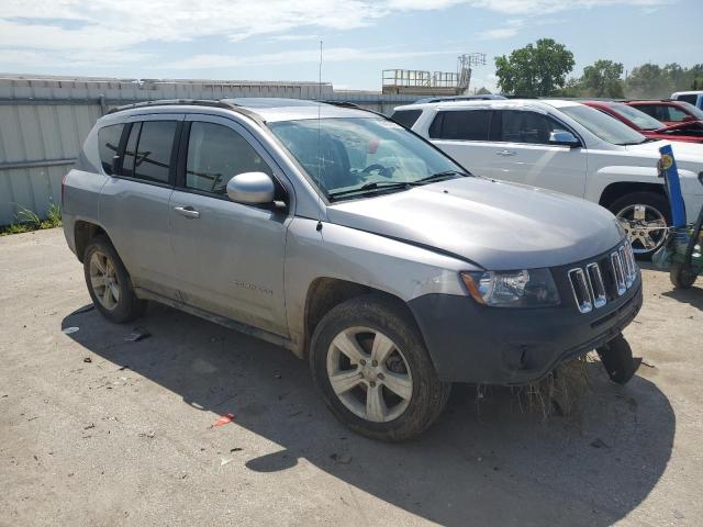 1C4NJDEB2GD556222 - 2016 JEEP COMPASS LATITUDE 银色 照片 4