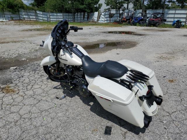 1HD1KRC12JB624166 - 2018 HARLEY-DAVIDSON FLHXS STREET GLIDE SPECIAL WHITE photo 3