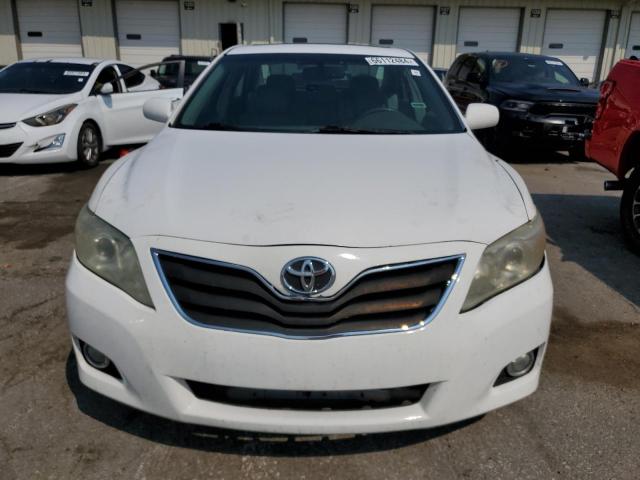 4T1BK3EK4AU099300 - 2010 TOYOTA CAMRY SE WHITE photo 5