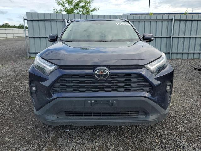 2T3R1RFV8PW385647 - 2023 TOYOTA RAV4 XLE BLUE photo 5