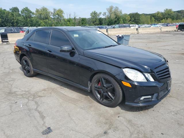 WDDHF9AB8BA472827 - 2011 MERCEDES-BENZ E 550 4MATIC BLACK photo 4