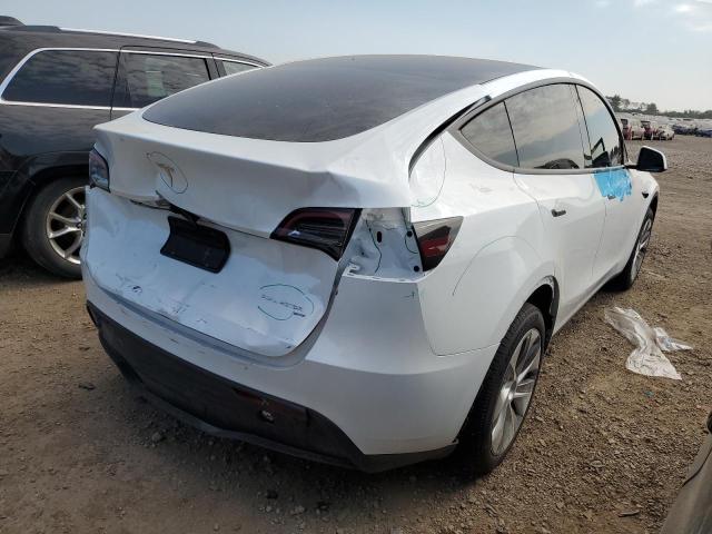 7SAYGDEE0RA268667 - 2024 TESLA MODEL Y WHITE photo 3