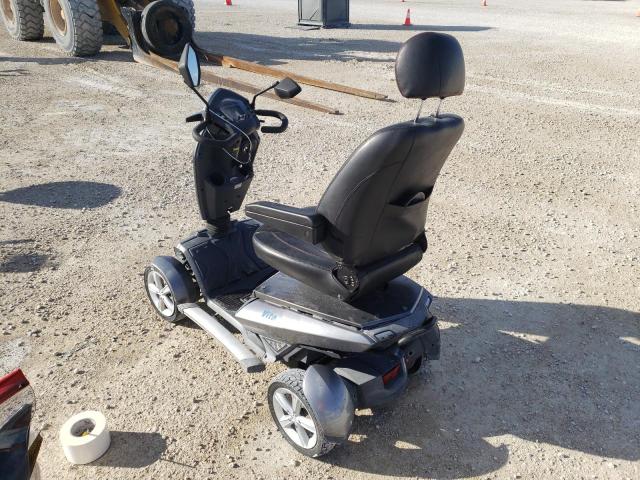 S12TMK1510004 - 2016 OTHER SCOOTER SILVER photo 3