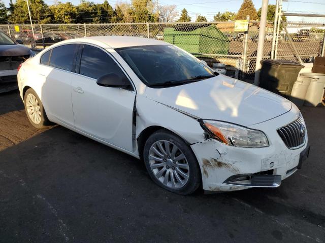 W04GR5EC4B1008517 - 2011 BUICK REGAL CXL WHITE photo 4