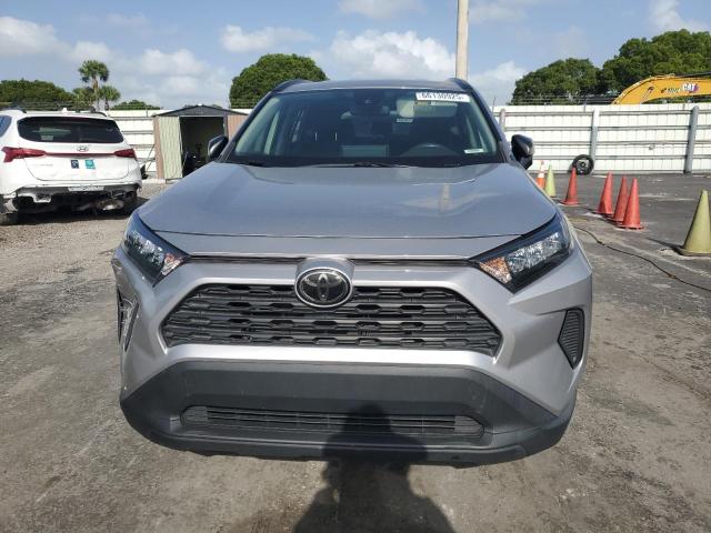JTMH1RFV0KD508052 - 2019 TOYOTA RAV4 LE Gümüş fotoğraf 5