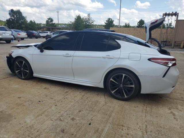 4T1B61HK2JU133738 - 2018 TOYOTA CAMRY XSE WHITE photo 2