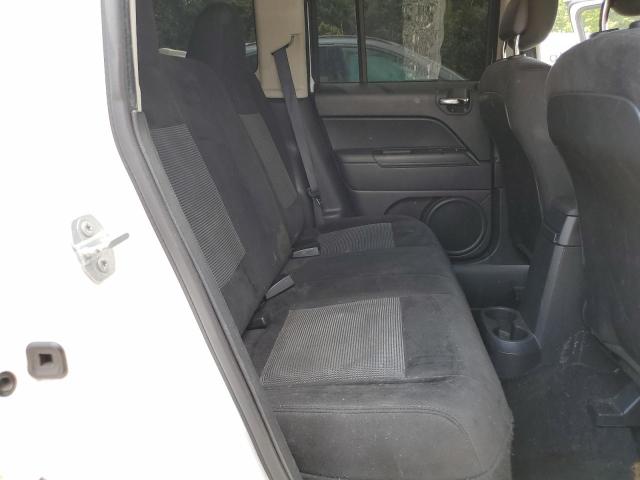 1C4NJPBAXGD503006 - 2016 JEEP PATRIOT SPORT WHITE photo 11