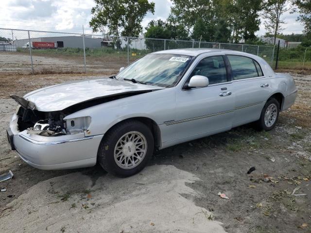 1LNHM82W11Y728044 - 2001 LINCOLN TOWN CAR SIGNATURE SILVER photo 1