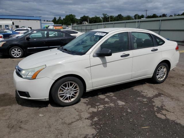 1FAHP3FN3AW140048 - 2010 FORD FOCUS SE WHITE photo 1