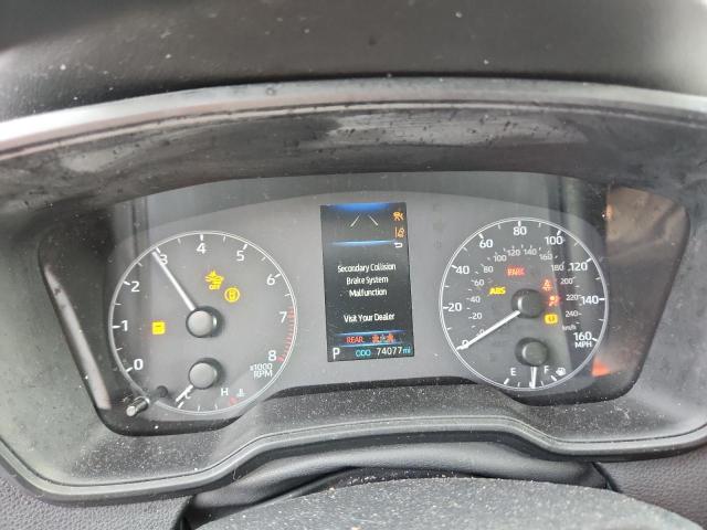 5YFB4MDE5PP018648 - 2023 TOYOTA COROLLA LE Silber Foto 9