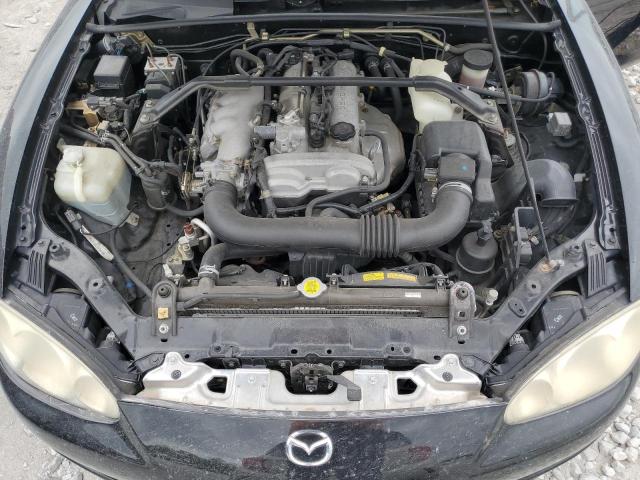 JM1NB353120221856 - 2002 MAZDA MX-5 MIATA BASE BLACK photo 11