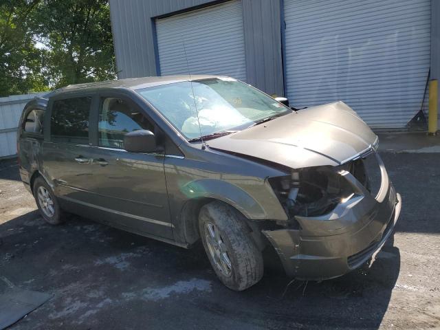 2A4RR2D15AR334070 - 2010 CHRYSLER TOWN & COU LX BROWN photo 4