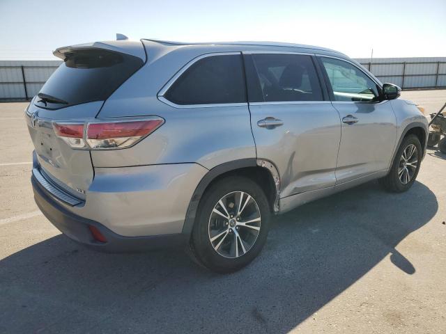 5TDKKRFH8GS145282 - 2016 TOYOTA HIGHLANDER XLE Արծաթագույն լուսանկար 3