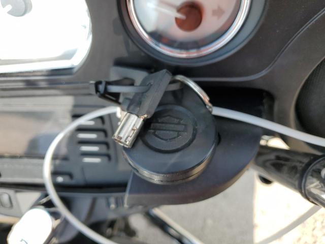 1HD1KBC10KB672001 - 2019 HARLEY-DAVIDSON FLHX BLACK photo 8