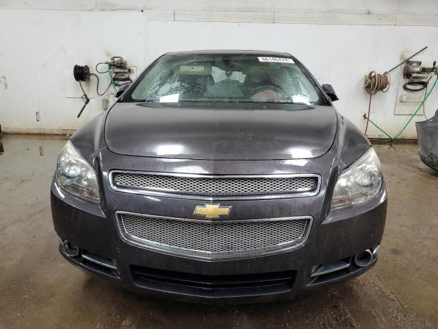 1G1ZE5EB4A4113937 - 2010 CHEVROLET MALIBU LTZ ნაცრისფერი ფოტო 5