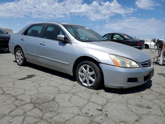 1HGCM56737A134395 - 2007 HONDA ACCORD EX SILVER photo 4