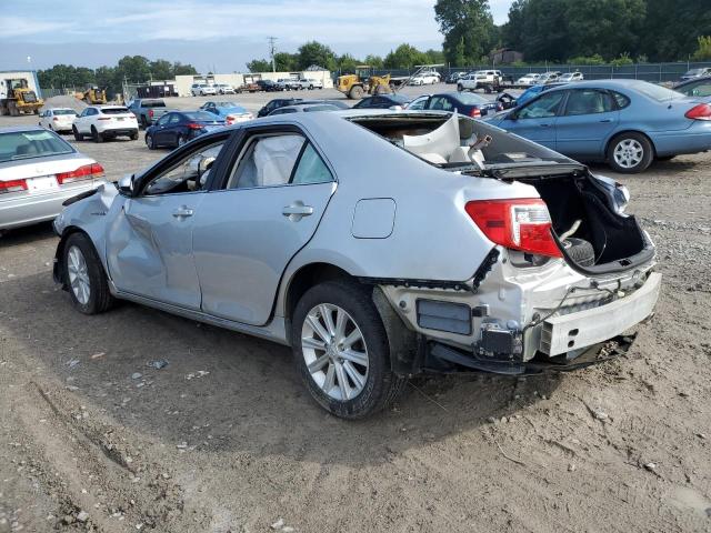 4T1BD1FK6DU068938 - 2013 TOYOTA CAMRY HYBRID SILVER photo 2