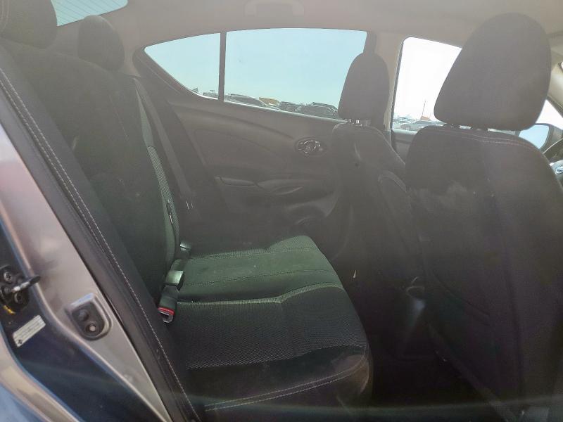 3N1CN7AP9JL879458 - 2018 NISSAN VERSA S 石墨色 照片 10